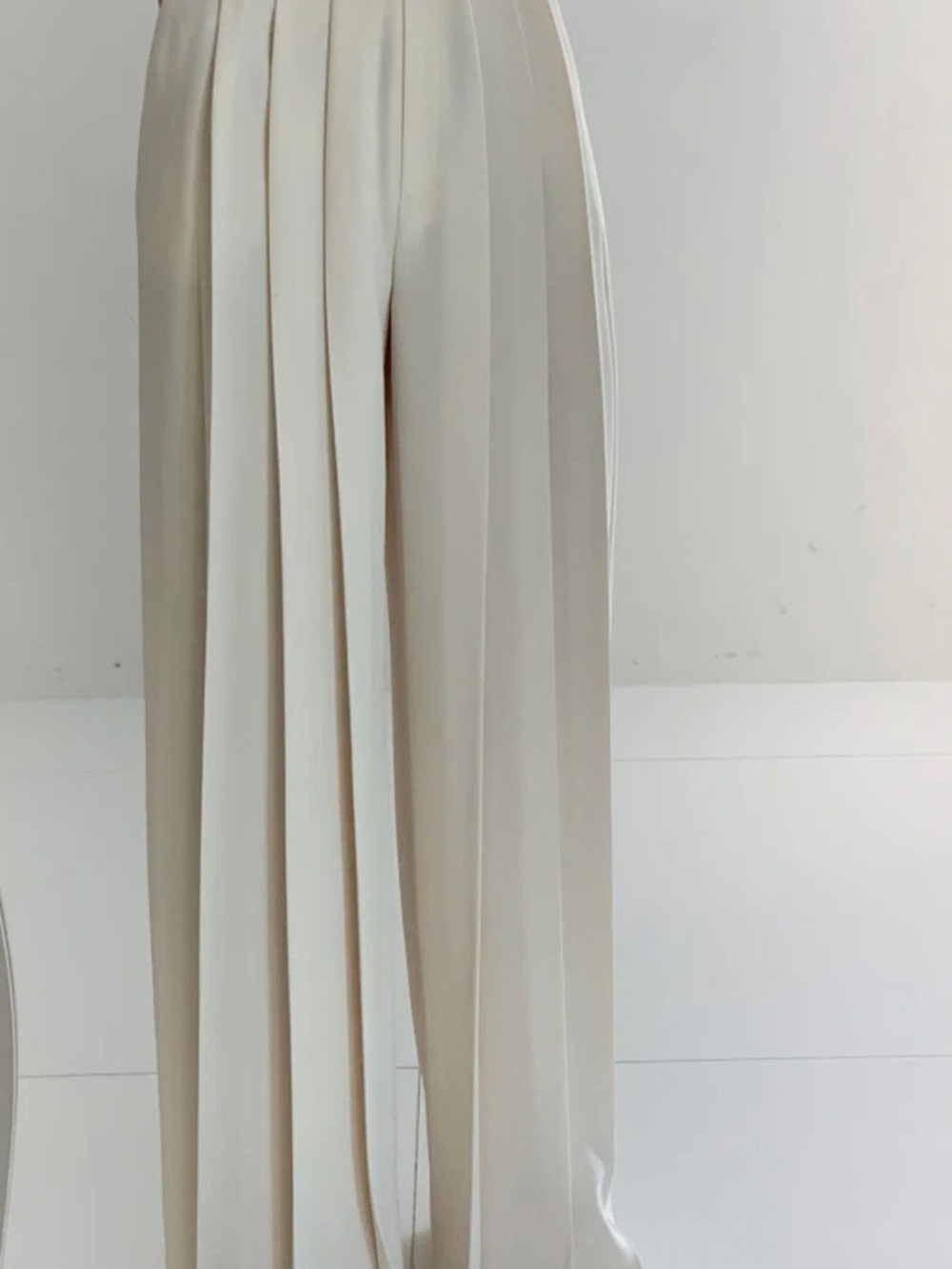 Commense Cream High-Waist Wide-Leg Pleated Trousers - Picture 5 of 7